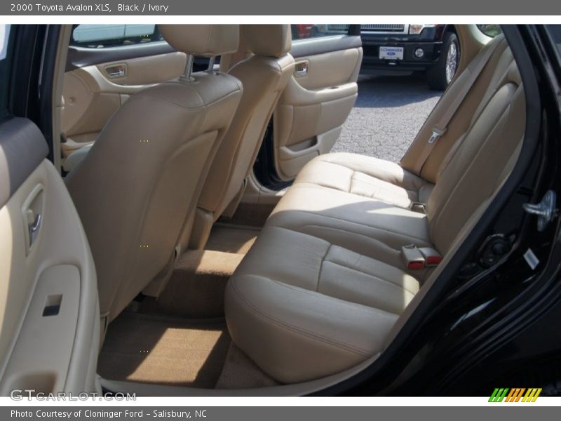 Black / Ivory 2000 Toyota Avalon XLS