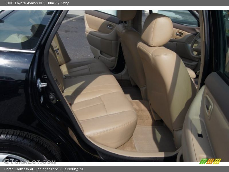 Black / Ivory 2000 Toyota Avalon XLS
