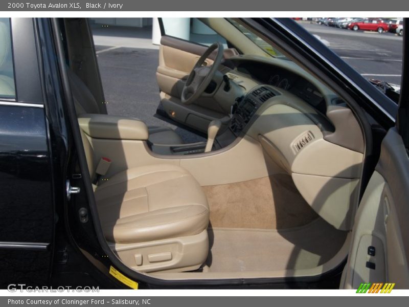 Black / Ivory 2000 Toyota Avalon XLS