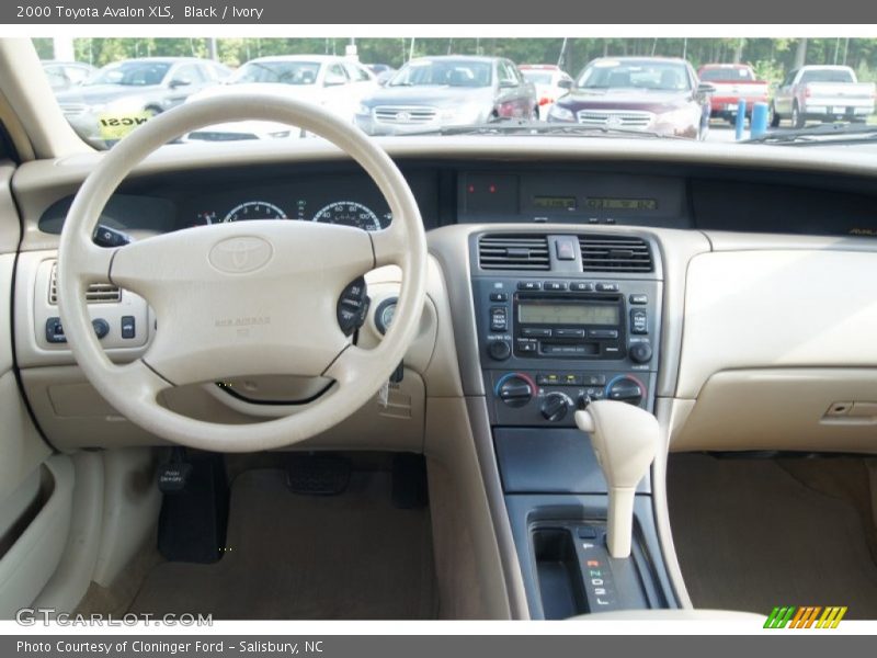 Black / Ivory 2000 Toyota Avalon XLS