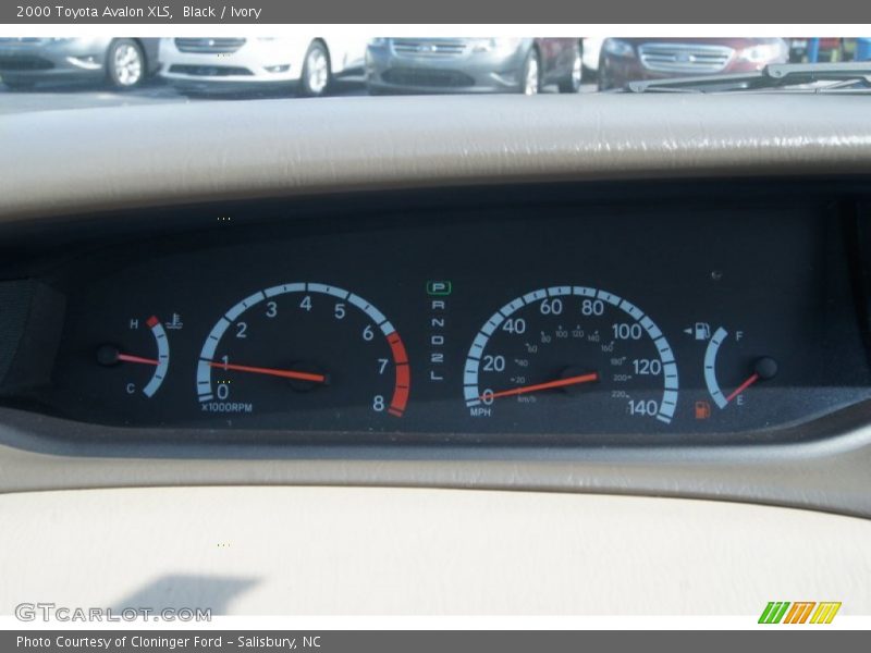Black / Ivory 2000 Toyota Avalon XLS