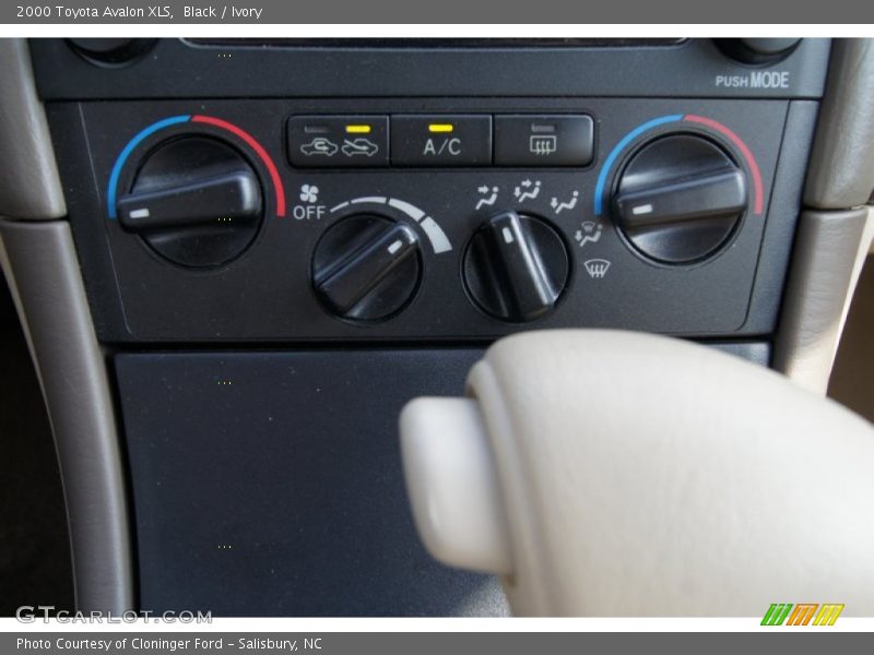 Black / Ivory 2000 Toyota Avalon XLS
