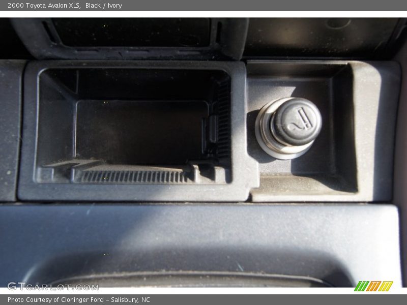 Black / Ivory 2000 Toyota Avalon XLS