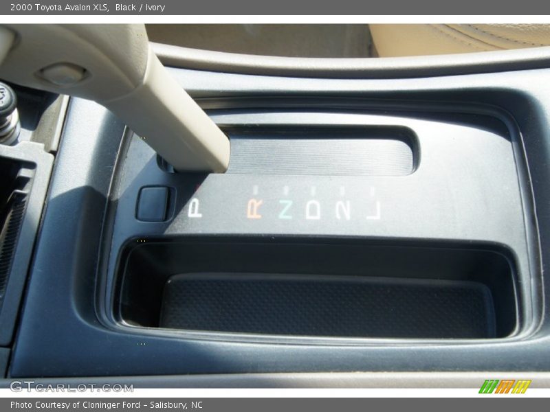 Black / Ivory 2000 Toyota Avalon XLS