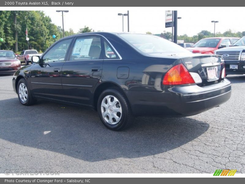 Black / Ivory 2000 Toyota Avalon XLS