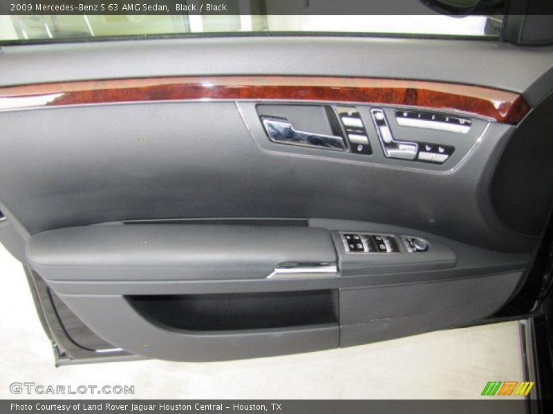 Door Panel of 2009 S 63 AMG Sedan
