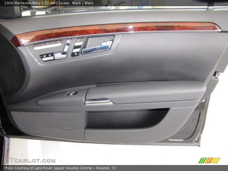 Door Panel of 2009 S 63 AMG Sedan