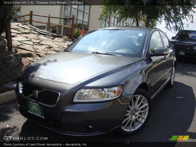 Titanium Grey Metallic / Off Black 2010 Volvo S40 2.4i