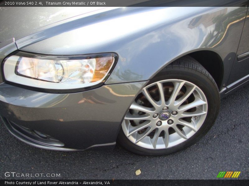 Titanium Grey Metallic / Off Black 2010 Volvo S40 2.4i