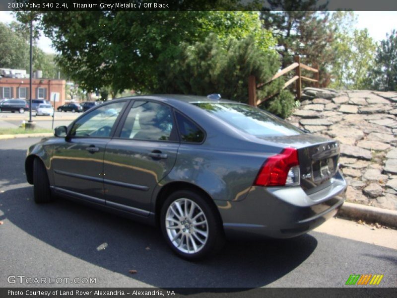 Titanium Grey Metallic / Off Black 2010 Volvo S40 2.4i