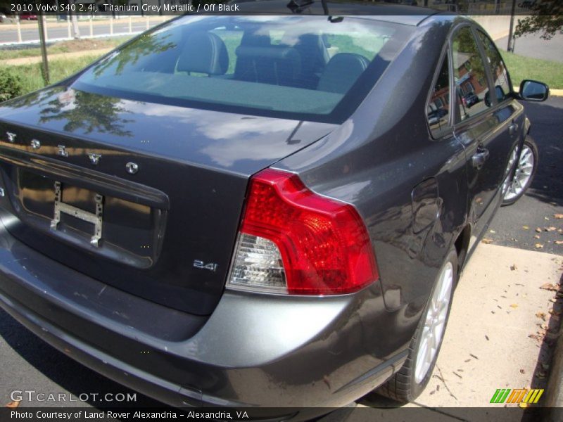 Titanium Grey Metallic / Off Black 2010 Volvo S40 2.4i