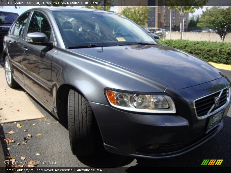 Titanium Grey Metallic / Off Black 2010 Volvo S40 2.4i