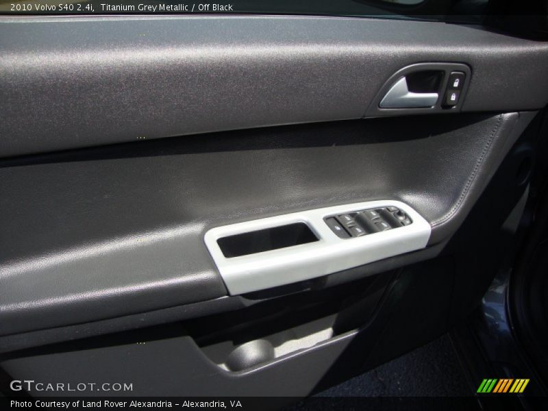 Titanium Grey Metallic / Off Black 2010 Volvo S40 2.4i
