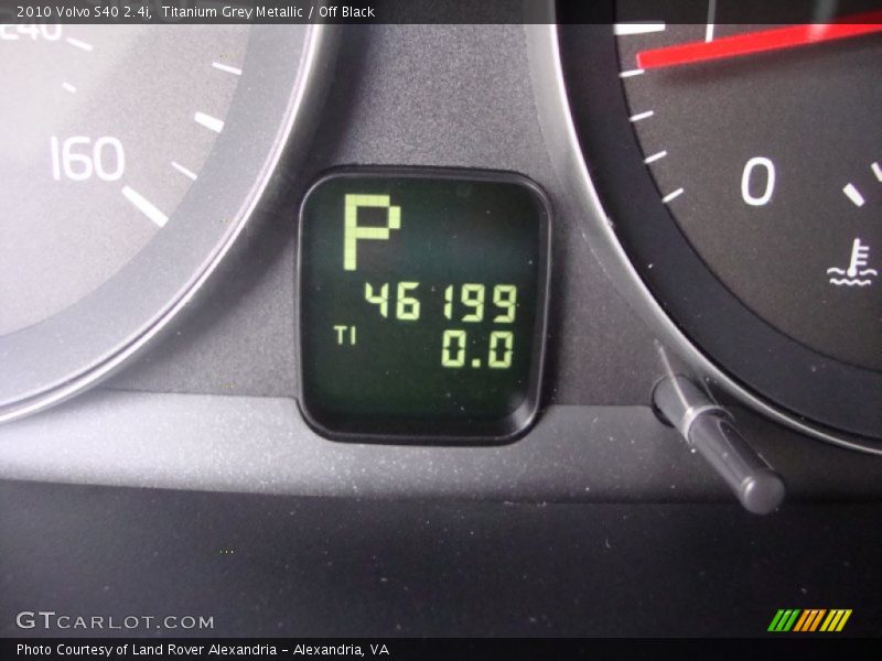 Titanium Grey Metallic / Off Black 2010 Volvo S40 2.4i