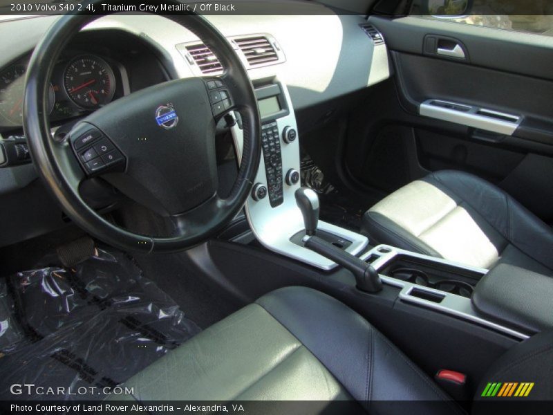 Titanium Grey Metallic / Off Black 2010 Volvo S40 2.4i