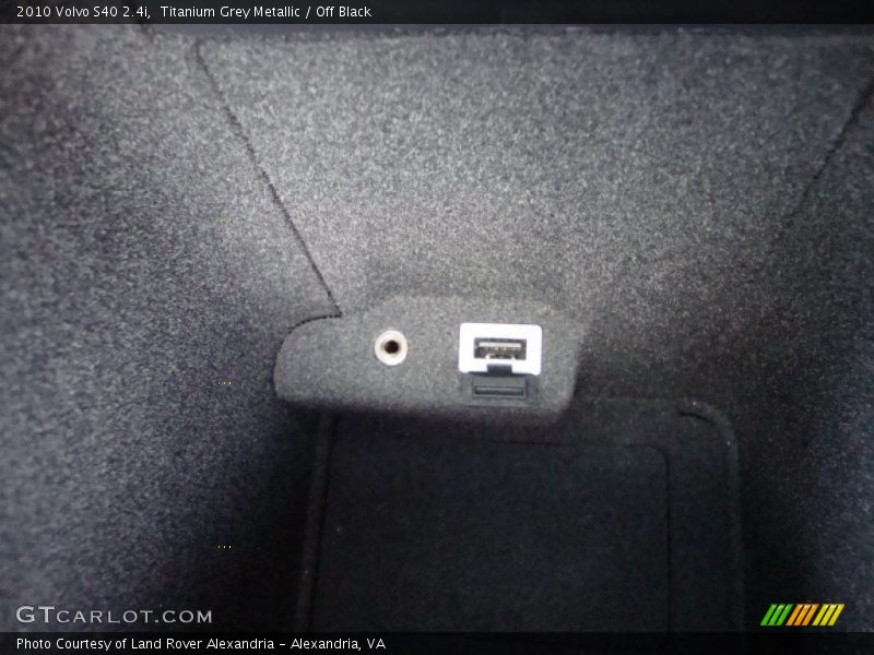 Titanium Grey Metallic / Off Black 2010 Volvo S40 2.4i
