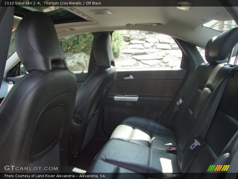 Titanium Grey Metallic / Off Black 2010 Volvo S40 2.4i