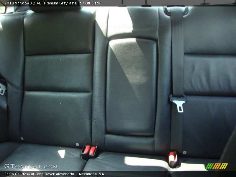 Titanium Grey Metallic / Off Black 2010 Volvo S40 2.4i