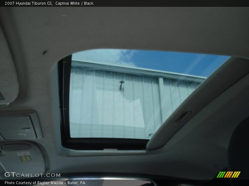 Captiva White / Black 2007 Hyundai Tiburon GS