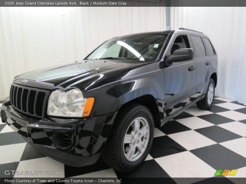 Black / Medium Slate Gray 2005 Jeep Grand Cherokee Laredo 4x4