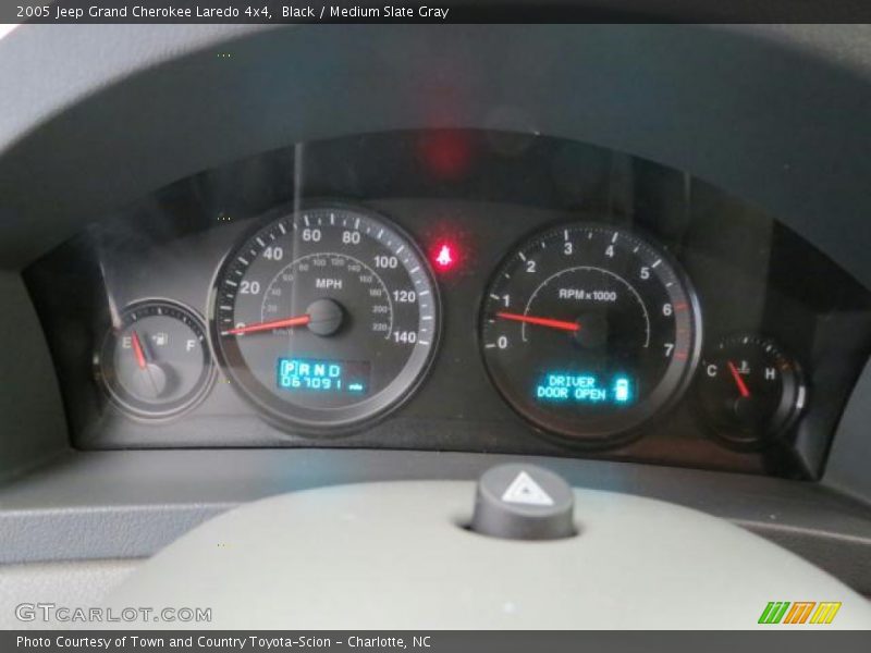Black / Medium Slate Gray 2005 Jeep Grand Cherokee Laredo 4x4