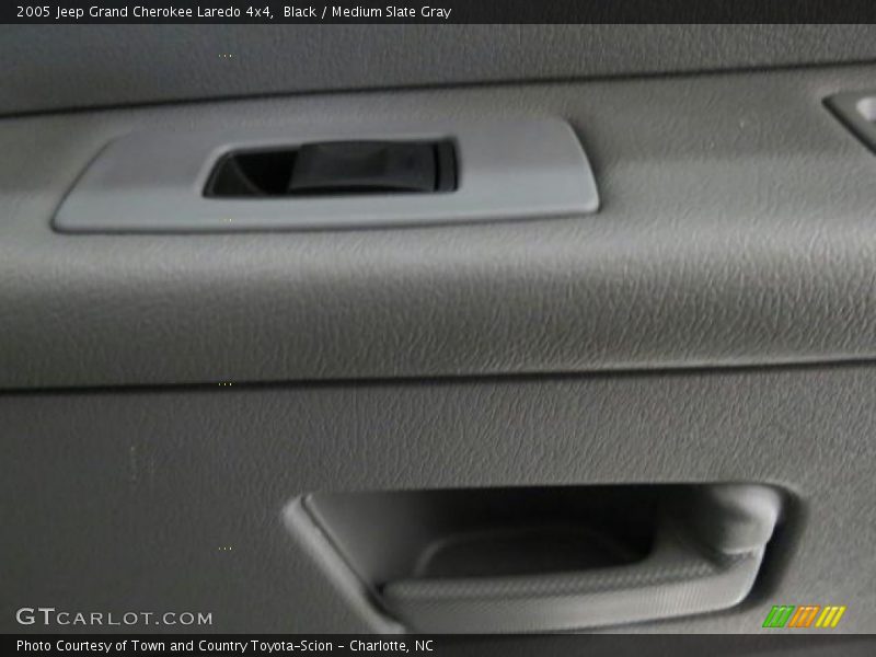 Black / Medium Slate Gray 2005 Jeep Grand Cherokee Laredo 4x4