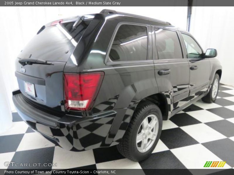 Black / Medium Slate Gray 2005 Jeep Grand Cherokee Laredo 4x4