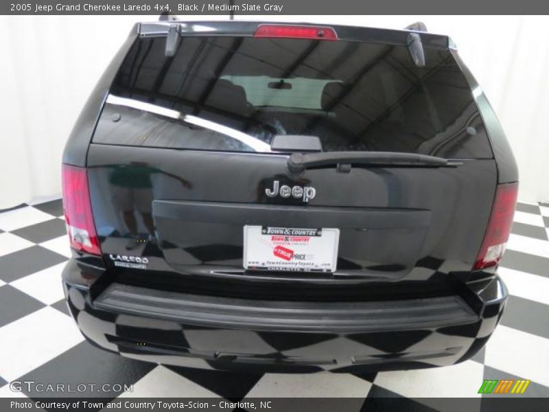 Black / Medium Slate Gray 2005 Jeep Grand Cherokee Laredo 4x4