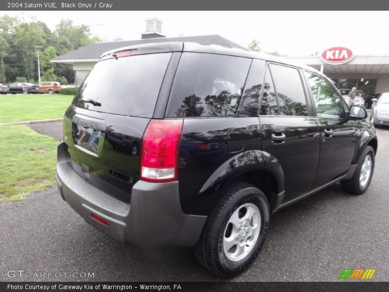 Black Onyx / Gray 2004 Saturn VUE