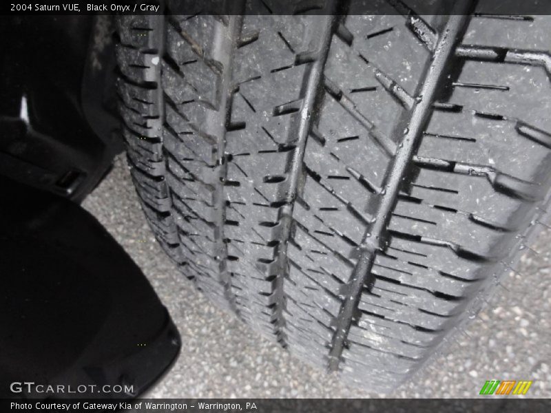 Black Onyx / Gray 2004 Saturn VUE