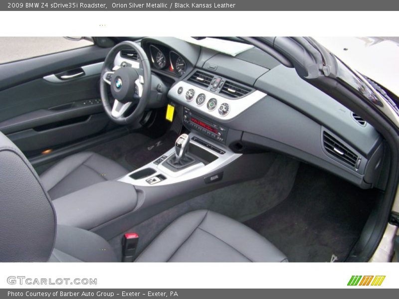 Dashboard of 2009 Z4 sDrive35i Roadster