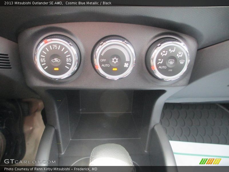 Controls of 2013 Outlander SE AWD