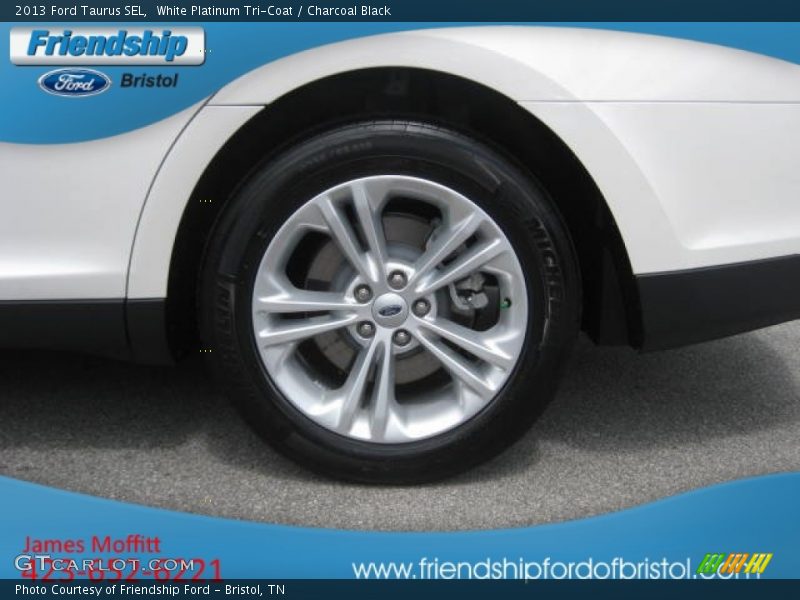 White Platinum Tri-Coat / Charcoal Black 2013 Ford Taurus SEL