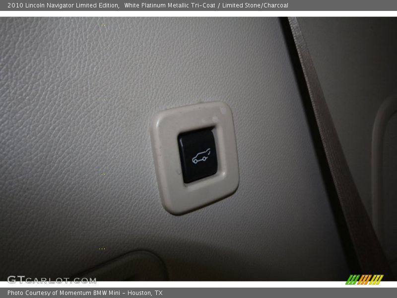 White Platinum Metallic Tri-Coat / Limited Stone/Charcoal 2010 Lincoln Navigator Limited Edition
