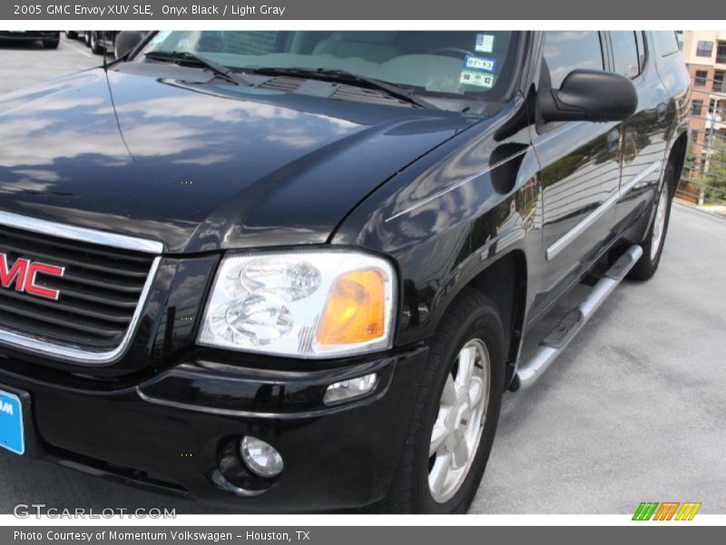 Onyx Black / Light Gray 2005 GMC Envoy XUV SLE