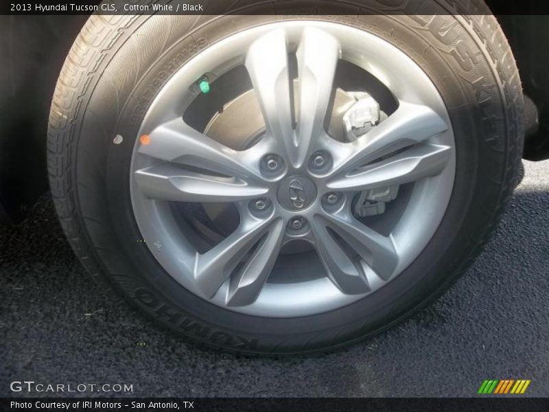Cotton White / Black 2013 Hyundai Tucson GLS