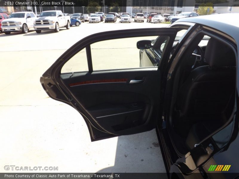 Gloss Black / Black 2013 Chrysler 300