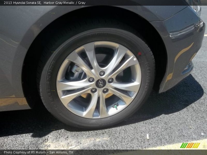 Harbor Gray Metallic / Gray 2013 Hyundai Sonata SE