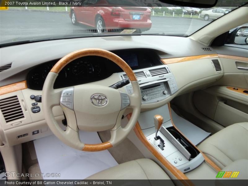 Black / Ivory 2007 Toyota Avalon Limited