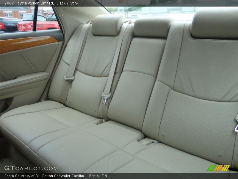 Black / Ivory 2007 Toyota Avalon Limited
