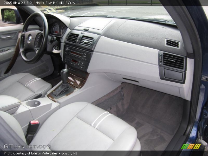 Dashboard of 2005 X3 3.0i