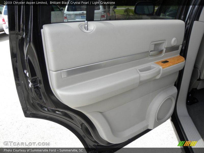 Brilliant Black Crystal Pearl / Light Graystone 2009 Chrysler Aspen Limited