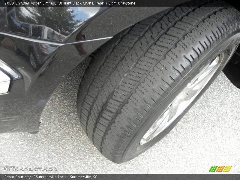 Brilliant Black Crystal Pearl / Light Graystone 2009 Chrysler Aspen Limited