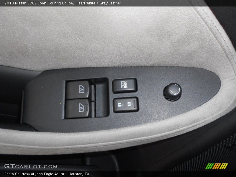 Controls of 2010 370Z Sport Touring Coupe