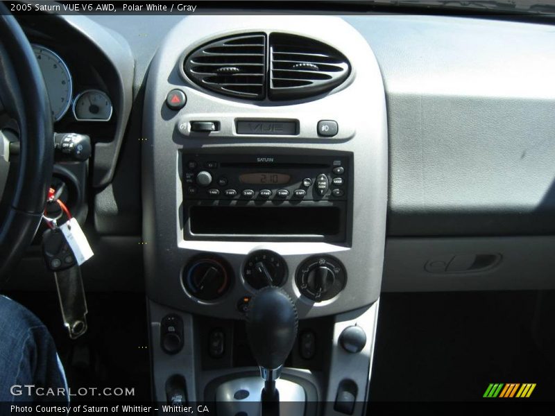 Polar White / Gray 2005 Saturn VUE V6 AWD