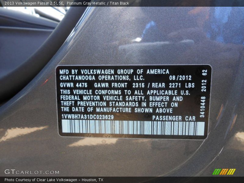 Platinum Gray Metallic / Titan Black 2013 Volkswagen Passat 2.5L SE