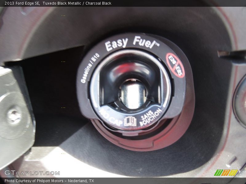 Tuxedo Black Metallic / Charcoal Black 2013 Ford Edge SE