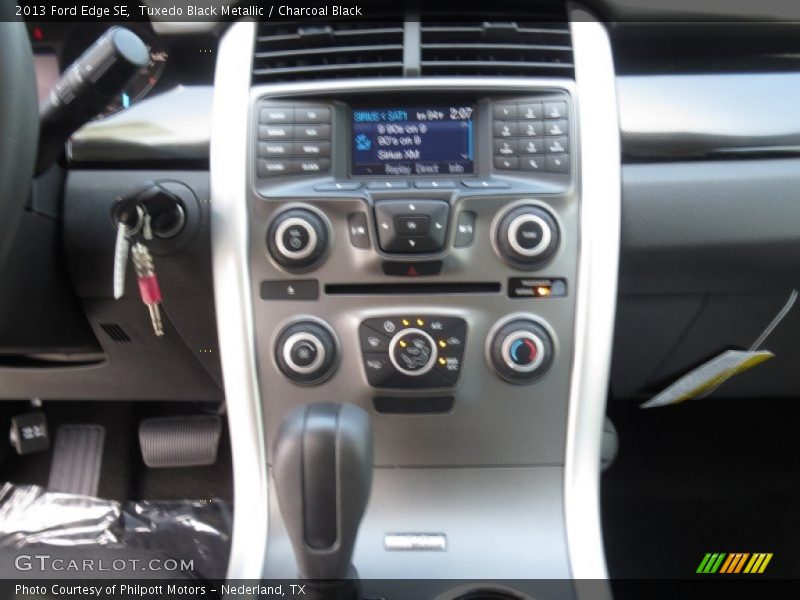 Tuxedo Black Metallic / Charcoal Black 2013 Ford Edge SE