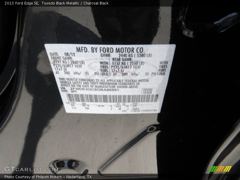 Tuxedo Black Metallic / Charcoal Black 2013 Ford Edge SE