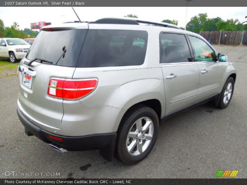 Silver Pearl / Black 2007 Saturn Outlook XR
